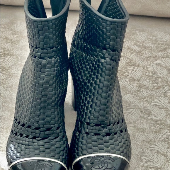 Chanel
Black Woven Leather Ankle Logo Cap-toe Ankle Block Heels Boots/Booties - Picture 3 of 6